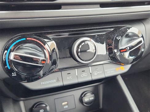 Used 2023 Hyundai Kona SE image 26