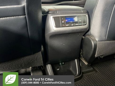 Used 2018 Toyota Highlander XLE AWD/4WD image 27