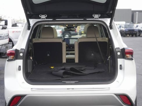 Used 2022 Toyota Highlander Platinum image 31