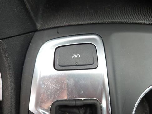 Used 2020 Chevrolet Equinox LT w/ Driver Convenience Package image 9