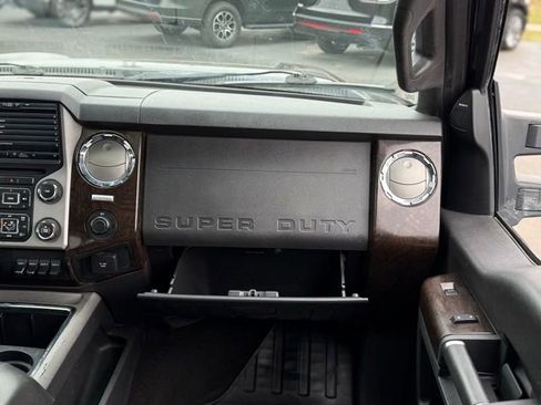 Used 2016 Ford F350 Platinum w/ Platinum Package image 31