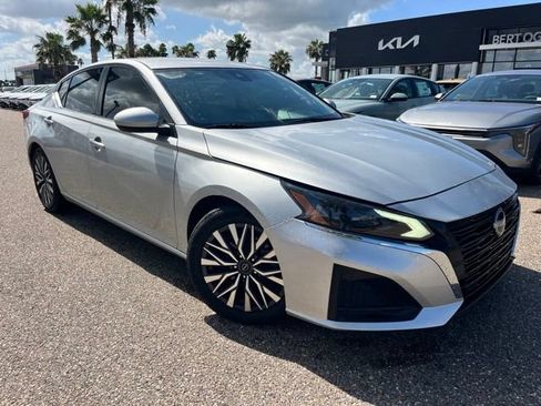 Used 2023 Nissan Altima 2.5 SV FWD image 1