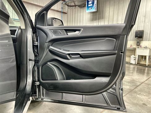 Used 2024 Ford Edge Titanium image 26