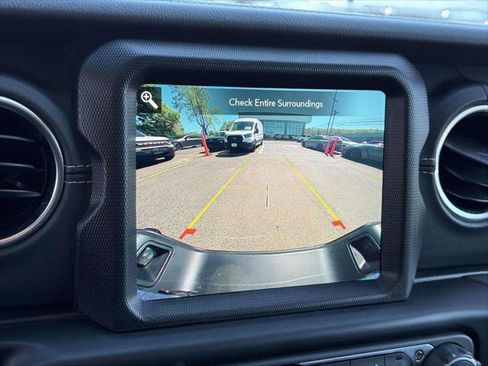 Used 2021 Jeep Gladiator Overland w/ Popular Equipment Package AWD/4WD image 30