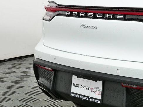 New 2026 Porsche Macan AWD/4WD image 4
