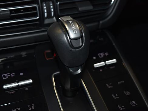 Certified 2024 Porsche Macan image 20