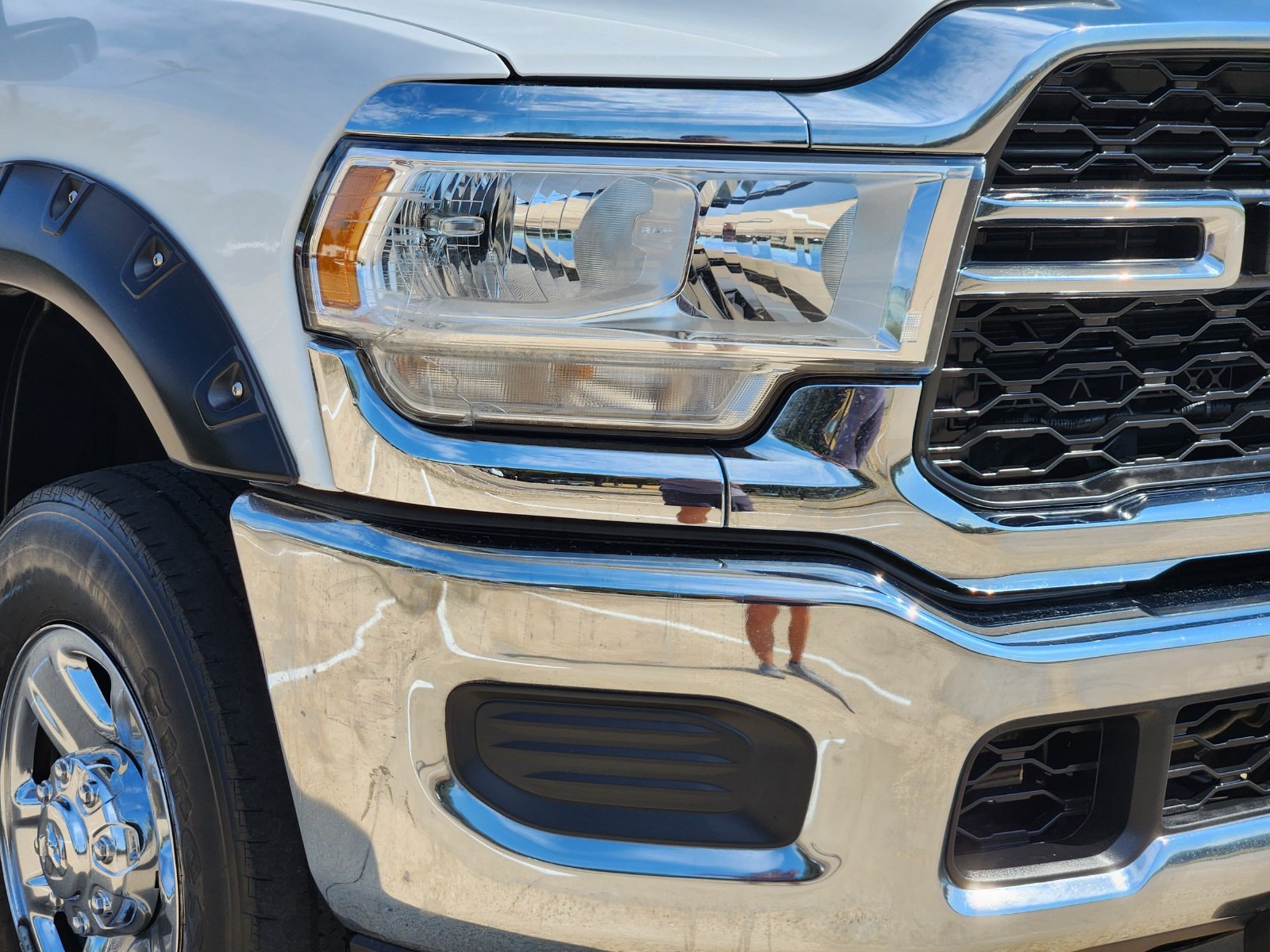 Used 2024 RAM 2500 Tradesman w/ Chrome Appearance Group AWD/4WD image 9