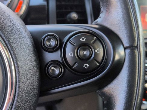 Used 2019 MINI Cooper 4-Door Hardtop w/ Signature Upholstery Package image 27