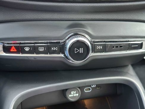 Certified 2024 Volvo XC40 B5 Plus w/ Protection Package Premier image 27