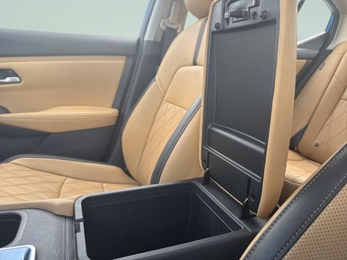 Used 2025 Nissan Sentra SV w/ SV Premium Package FWD image 19