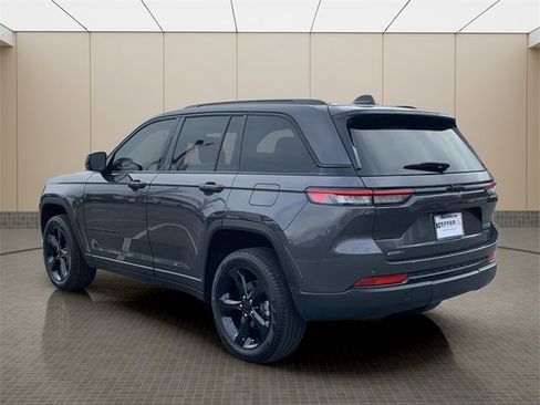 Certified 2025 Jeep Grand Cherokee Limited w/ Black Appearance Package image 3