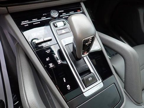 Used 2021 Porsche Cayenne image 22