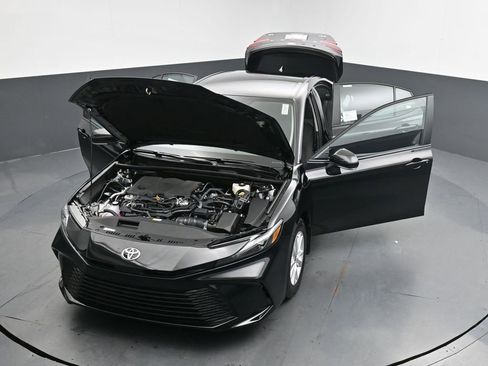 Used 2025 Toyota Camry LE image 37