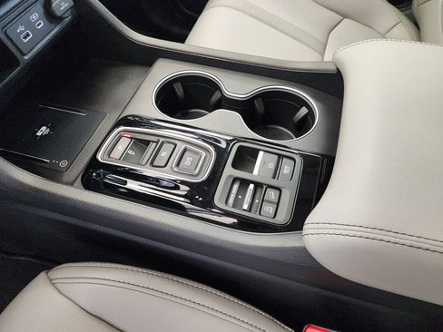Used 2025 Honda Pilot Touring image 19