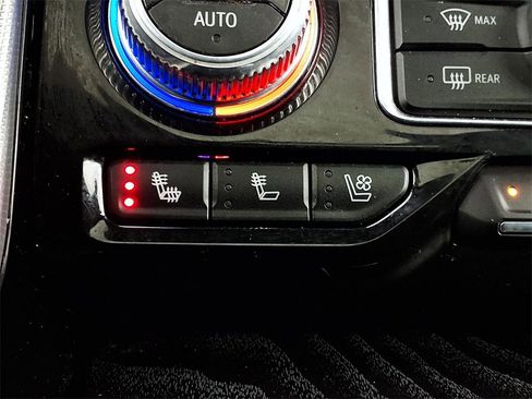 Used 2023 GMC Yukon XL Denali image 15