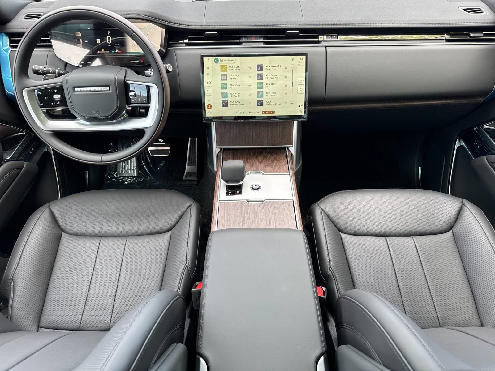 New 2026 Land Rover Range Rover Long Wheelbase SE AWD/4WD image 13