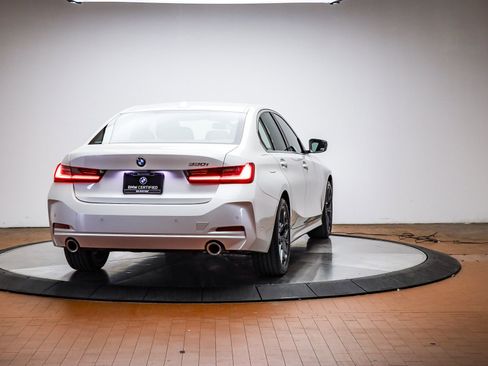 Certified 2025 BMW 330i Sedan image 5