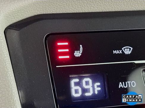 Used 2022 Volkswagen Tiguan SE image 19