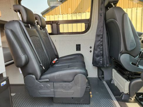 Used 2024 Mercedes-Benz Sprinter 2500 image 13