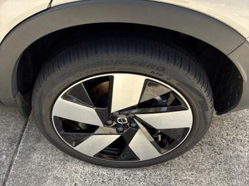 Used 2023 Volvo XC40 Recharge Ultimate AWD/4WD image 7