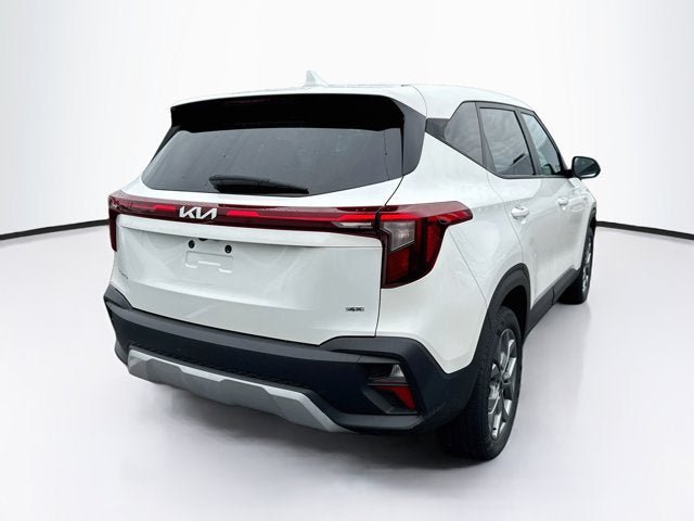Used 2024 Kia Seltos LX AWD/4WD image 5