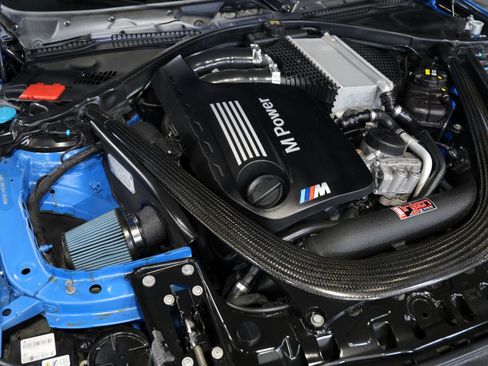 Used 2017 BMW M4 Coupe w/ Competition Package RWD image 44