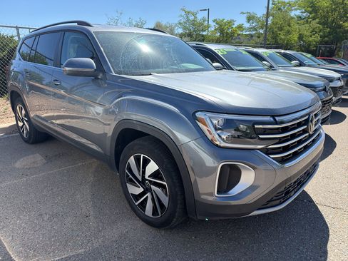 Used 2025 Volkswagen Atlas SE AWD/4WD image 13