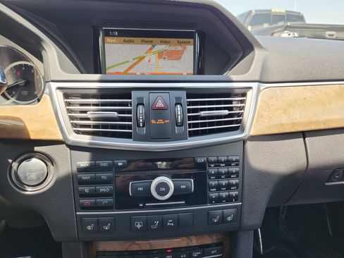 Used 2011 Mercedes-Benz E 550 4MATIC Sedan image 12