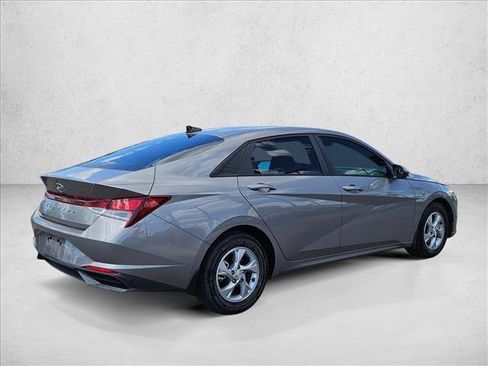 Used 2022 Hyundai Elantra SE image 5