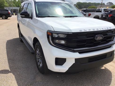 New 2026 Ford Expedition Active RWD image 7