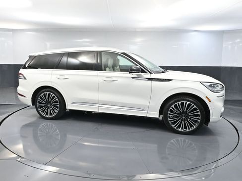 Used 2023 Lincoln Aviator Black Label w/ Dynamic Handling Package image 4