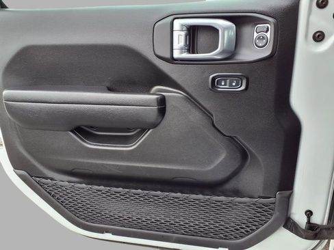 Certified 2024 Jeep Wrangler Sport S image 18