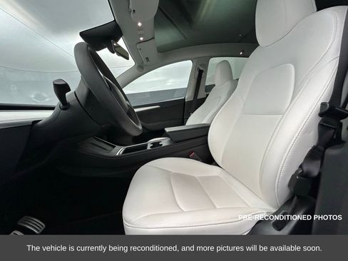 Used 2024 Tesla Model Y Performance image 10