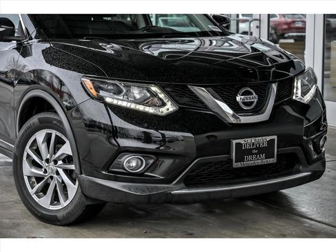 Used 2015 Nissan Rogue SL w/ SL Premium Package image 2