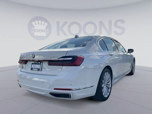 Used 2022 BMW 740i xDrive w/ Premium Package image 7