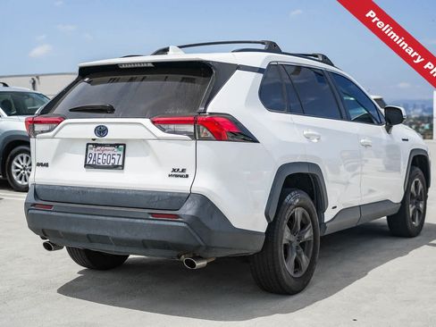 Used 2021 Toyota RAV4 XLE w/ Convenience Package AWD/4WD image 4