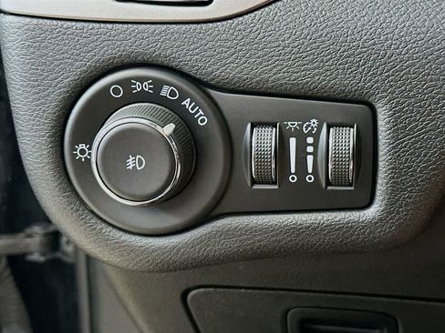 Used 2022 Jeep Cherokee Latitude Lux w/ Sun & Sound Group image 27