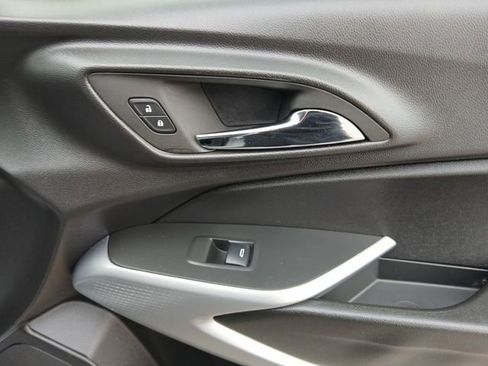 Used 2025 Chevrolet Trax LS FWD image 16