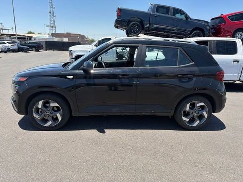 Used 2024 Hyundai Venue SEL FWD image 4