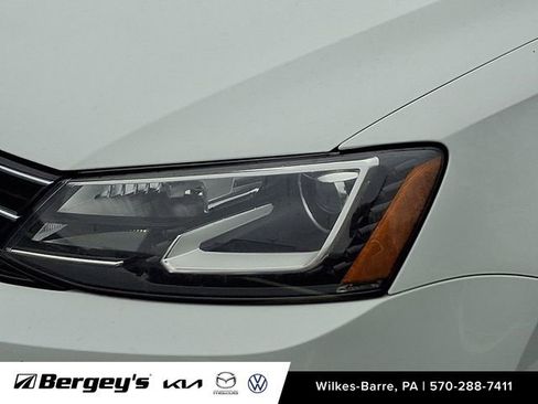 Used 2016 Volkswagen Jetta Sport w/ Lighting Package image 11
