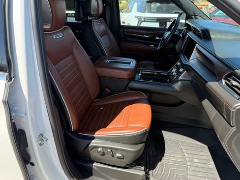 Used 2024 GMC Yukon Denali Ultimate AWD/4WD image 37