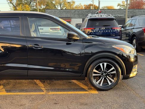 Used 2020 Nissan Kicks SV image 11