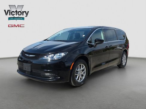 Used 2024 Chrysler Voyager LX FWD image 3