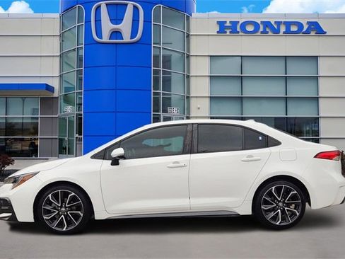 Used 2021 Toyota Corolla SE image 3