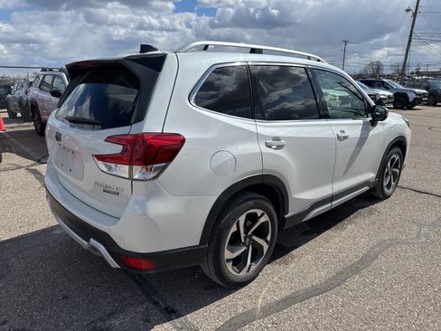 Used 2024 Subaru Forester Touring image 3