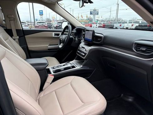Used 2023 Ford Explorer XLT w/ Equipment Group 202A image 13