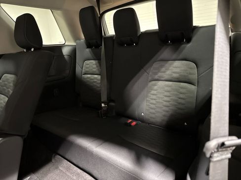 Used 2025 Nissan Pathfinder SV FWD image 23