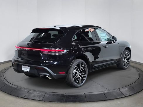 Certified 2026 Porsche Macan AWD/4WD image 7