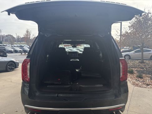 Used 2021 GMC Yukon Denali w/ Denali Premium Package image 32