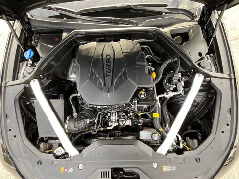 Used 2025 Genesis G70 2.5T image 12